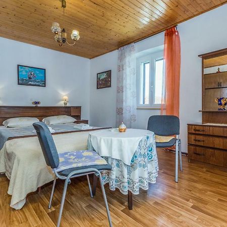 Guest House Robert I Mirna Бале Экстерьер фото
